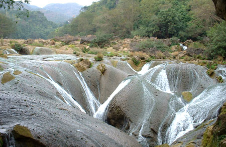 银练坠瀑布：最柔美的瀑布