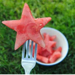 保鲜膜包过的西瓜细菌爆表，严重会导致中毒？